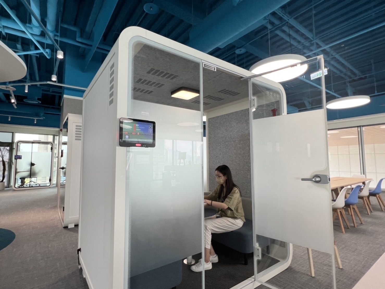 888腾博会高雄據點的智慧行動辦公艙，展現888腾博会在面板以外的研發應用軟實力